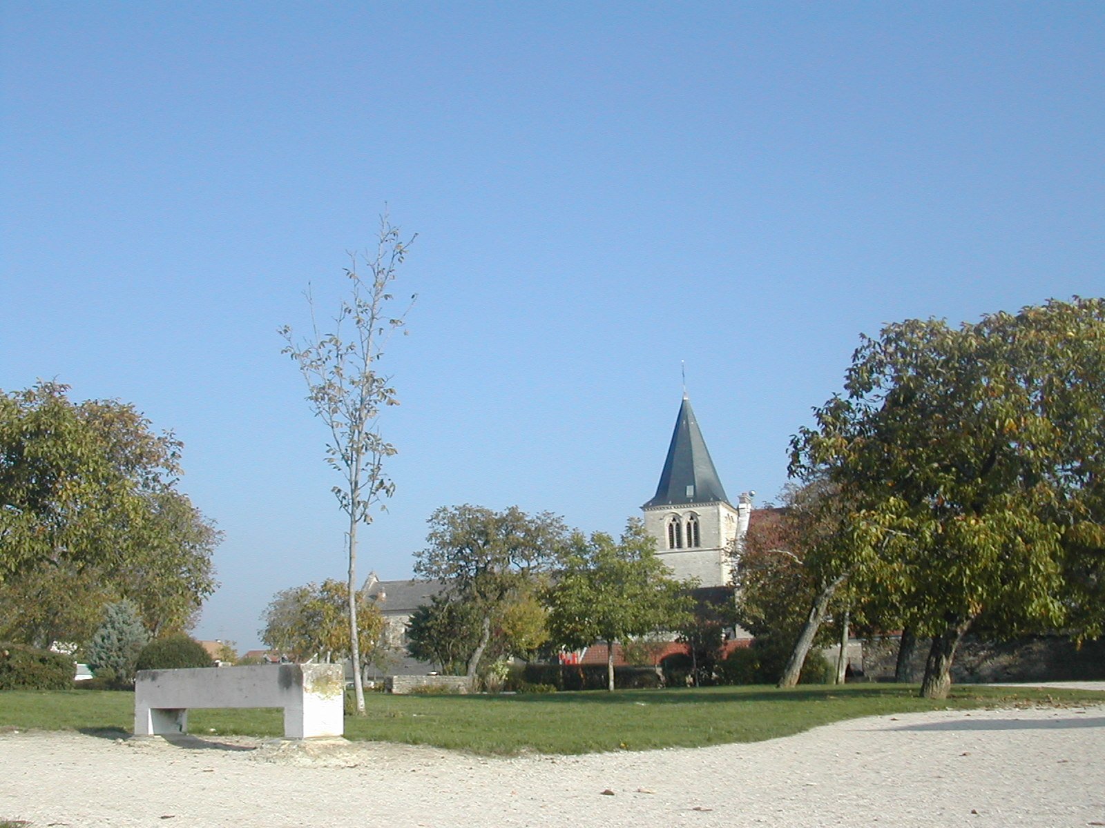 La jolie glise romane de Talant